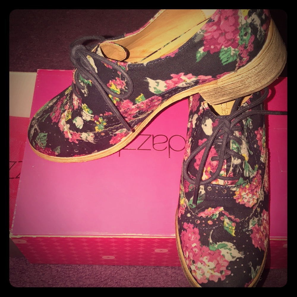 Blue cute oxford shoes from shoe dazzle